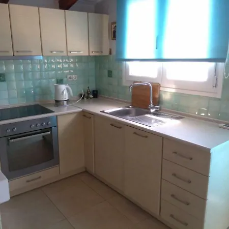 80 Sq.m. Sunny Top Floor Entire Apartment Limin Litochorou