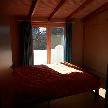 80 Sq.m. Sunny Top Floor Entire Apartment Limin Litochorou