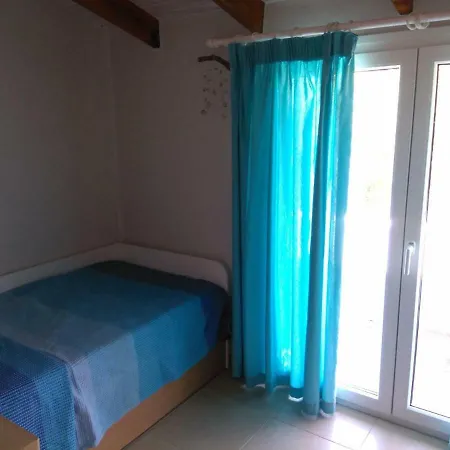 80 Sq.m. Sunny Top Floor Entire *